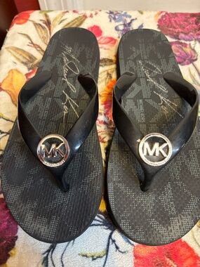 Michael Kors Black woman’s MK Logo Rubber Flip-Flops